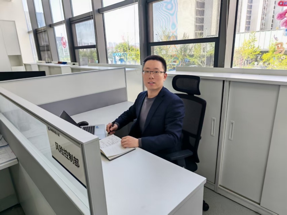 房晓斌.jpg